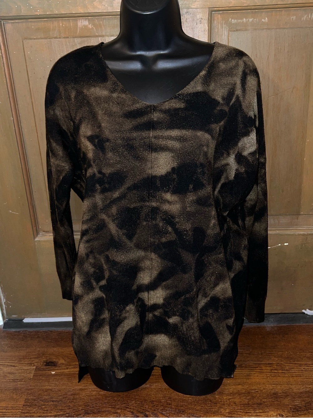 Dreamers Black Acid Wash V Neck Casual Long Sleeve Sweater Size S/M